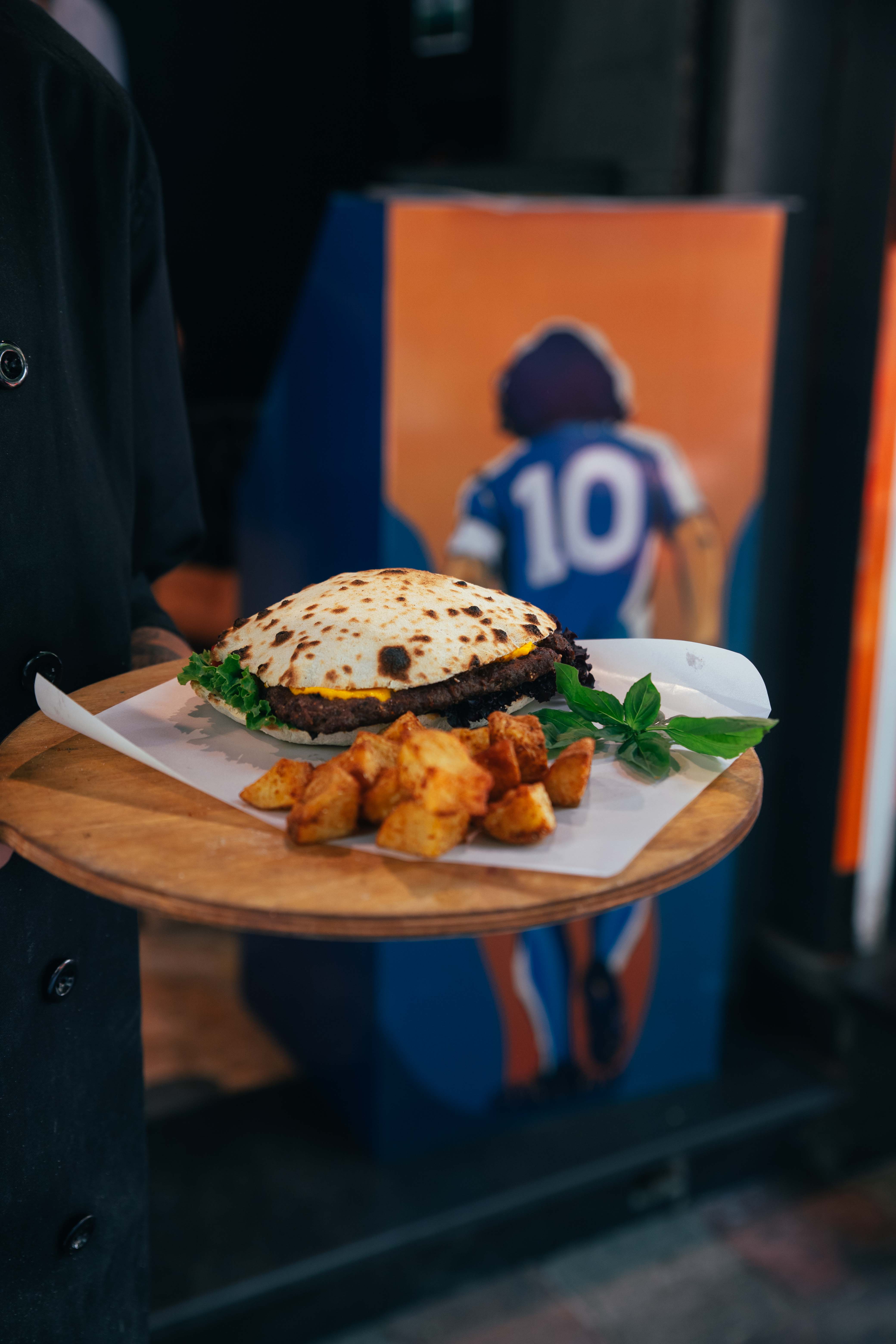 برگر کلاسیک با نان ناپلی