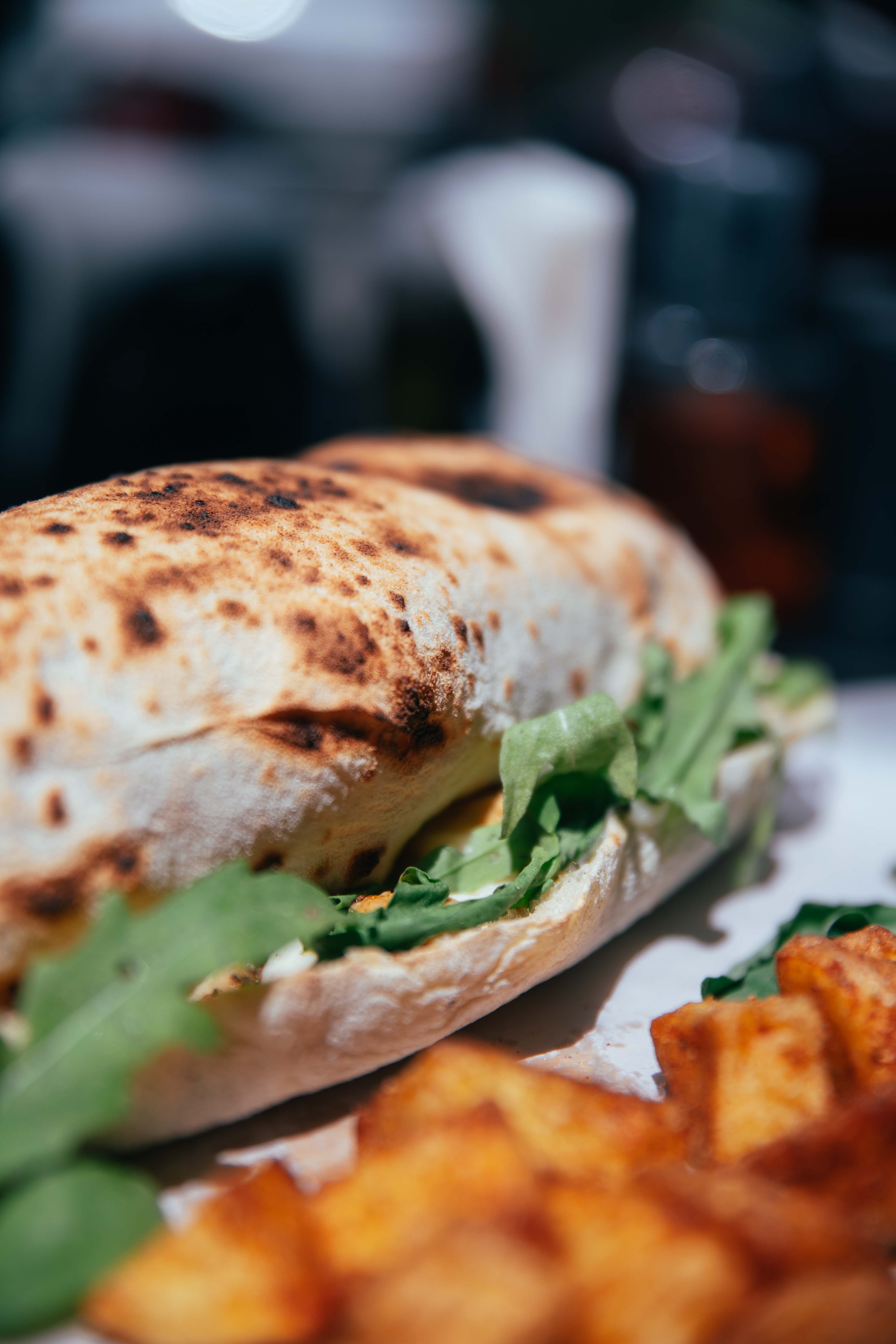 مرغ گریل با سس پستو