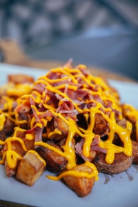 سیب زمینی با چدار و بیکن